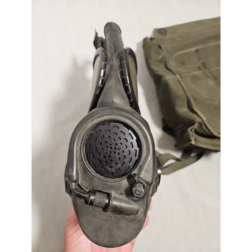 US Gas Mask M17 A1 LARGE Mask With Original Nylon Carry Bag